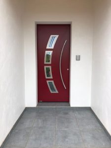 Porte en aluminium Hormann avec digicode Aiphone à Hasparren