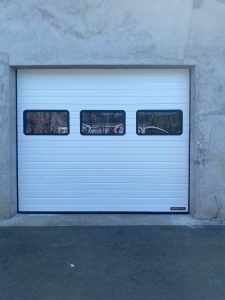 Porte sectionnelle industrielle HORMANN installé par votre artisan AED64 au coeur du Pays basque