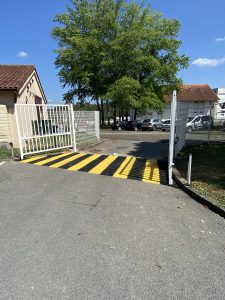 Portail battant collectivités motorisé installé par AED64