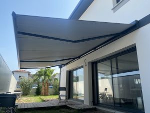 Store coffre Marquises ON'X sans ogives ouvert installé par AED64