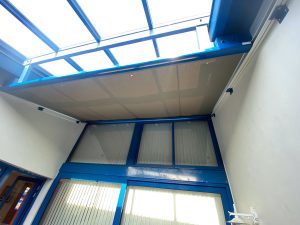 Store terrasse installé côté intérieure (impossible à l'extérieur)